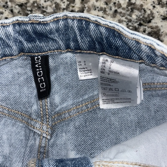 H&M Women’s Size 0 Light Wash Denim Jean Mini Skirt w/ Pockets, Great Condition - Picture 2 of 4